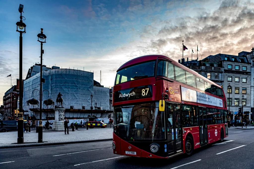 The 'Flats are Back' Phenomenon Why London's Post-Pandemic Buyers are Trading Gardens for Commute Speed