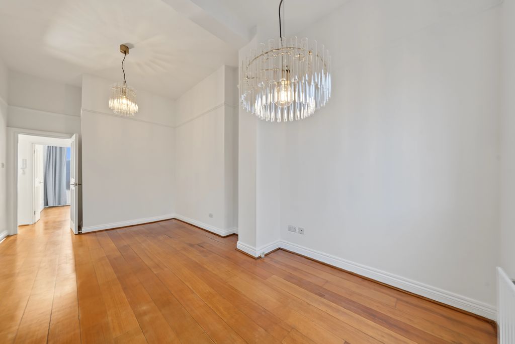 Maclise Road, W14 - 2 bed flat to let