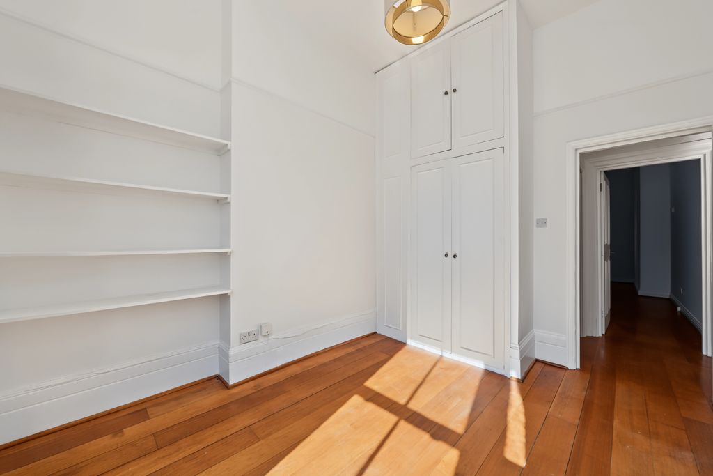 Maclise Road, W14 - 2 bed flat to let