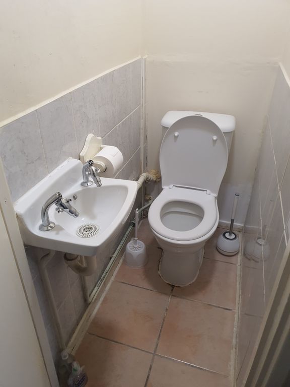 Photo - 4 Double Bed Townhouse, Lyneham Walk, Hackney, London E5