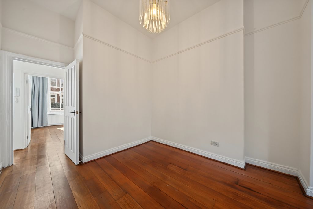 Maclise Road, W14 - 2 bed flat to let