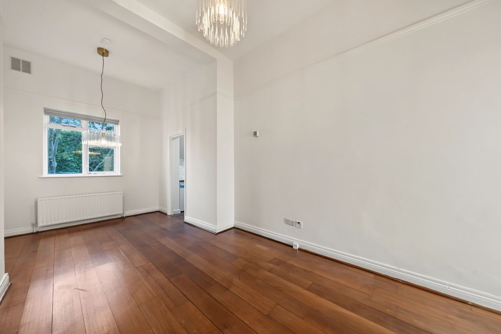 Maclise Road, W14 - 2 bed flat to let