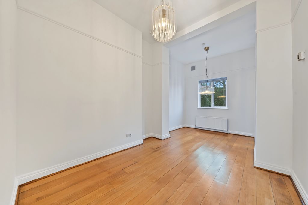 Maclise Road, W14 - 2 bed flat to let
