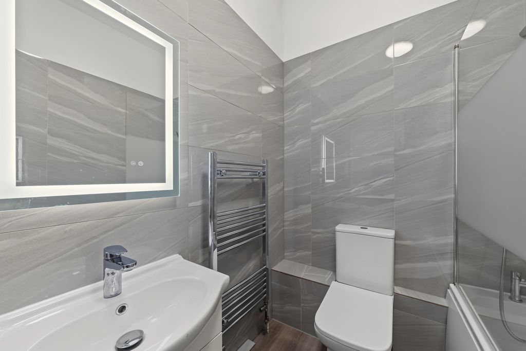 Maclise Road, W14 - 2 bed flat to let