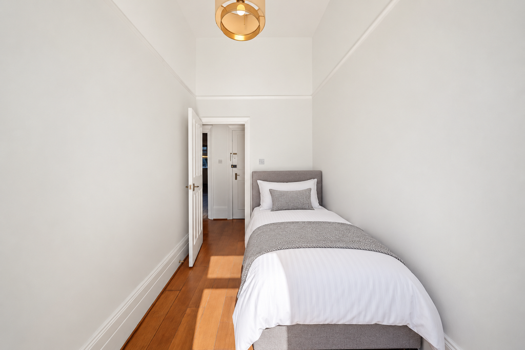 Maclise Road, W14 - 2 bed flat to let