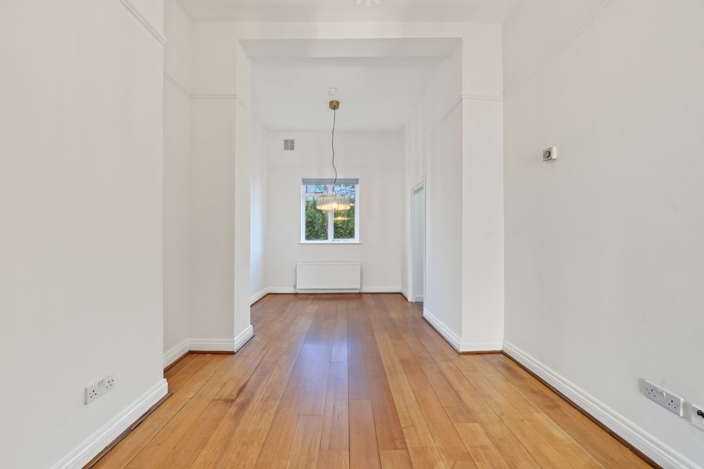 Maclise Road, W14 - 2 bed flat to let