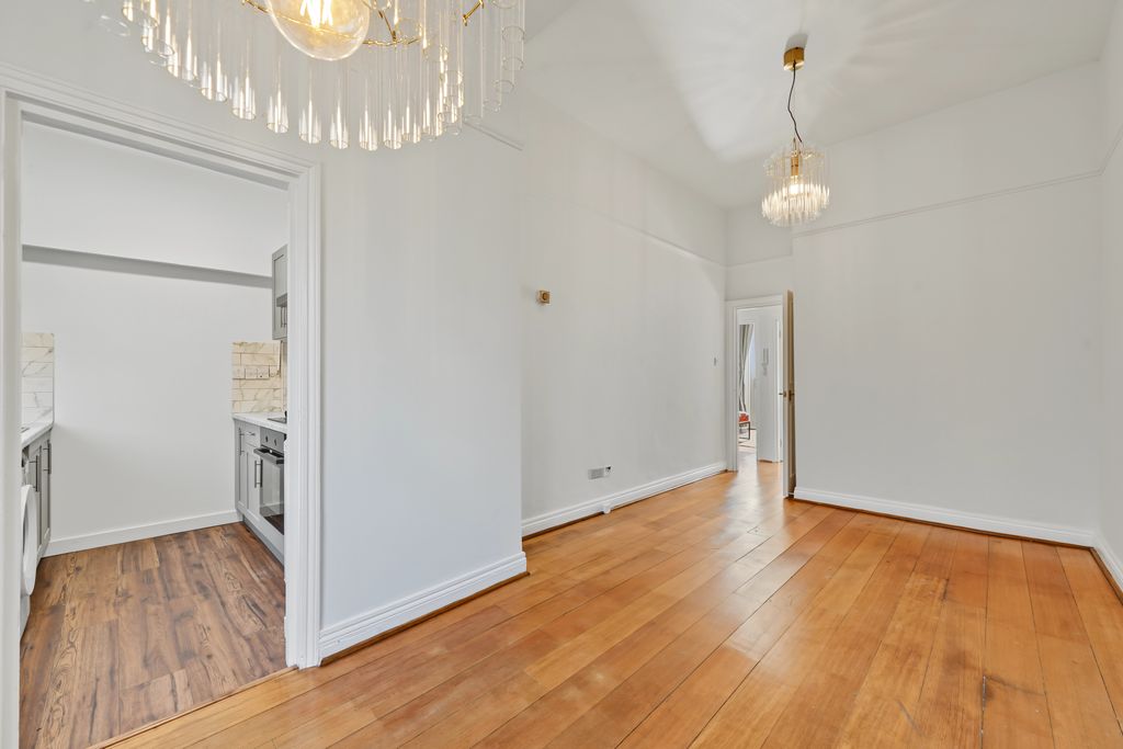 Maclise Road, W14 - 2 bed flat to let