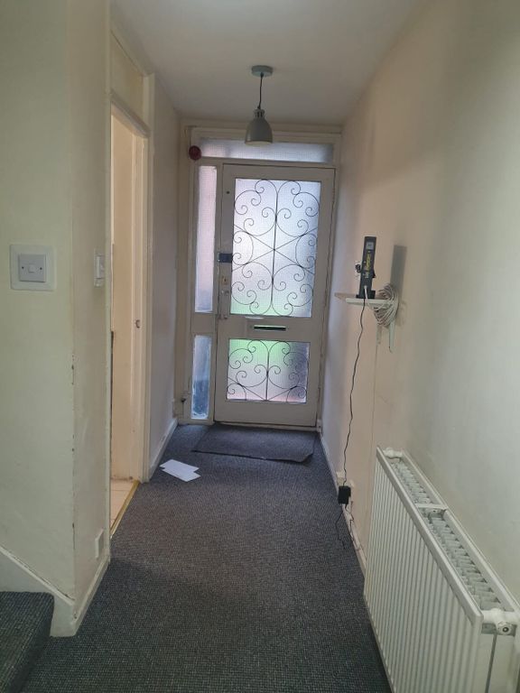 Photo - 4 Double Bed Townhouse, Lyneham Walk, Hackney, London E5
