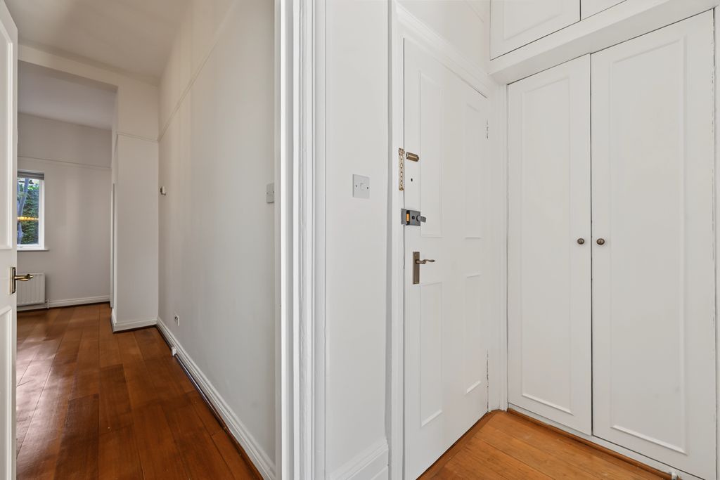 Maclise Road, W14 - 2 bed flat to let